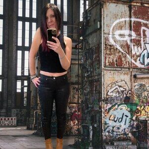 Size 27 BlaNK NYC Faux Leather The Reade Crop Skinny Leg